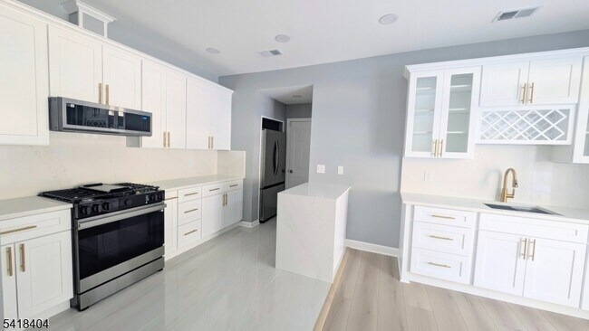 Building Photo - 3 Caroline Foster Ct