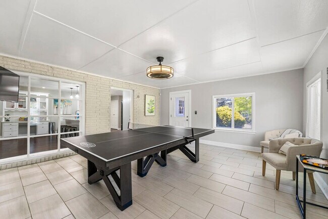 Building Photo - 441 Georgia 279-SI ID1019263P