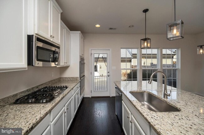 Building Photo - 208 Freesia Ln