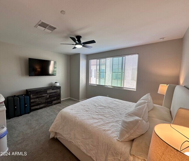Building Photo - 2669 S Peppertree Dr