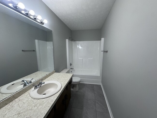 Building Photo - 213 Jean St