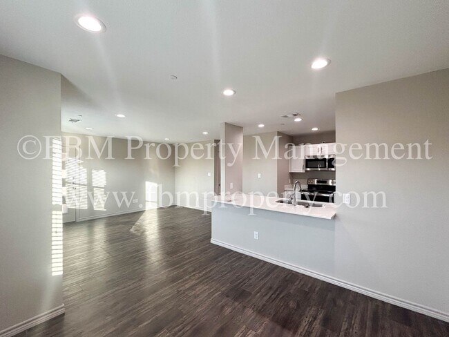 Building Photo - 1203 N Clay St