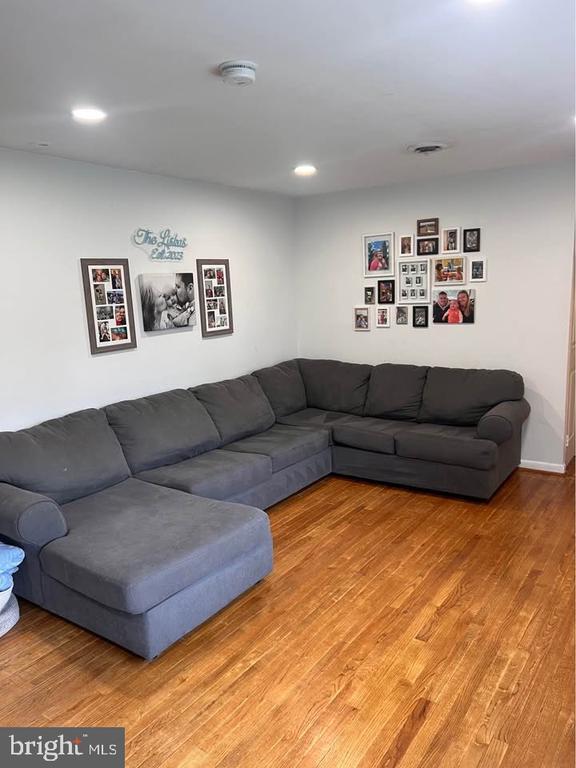 Building Photo - 6122 Rolling View Dr