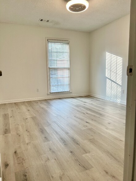 Building Photo - 1166 Booth Rd