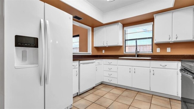 Building Photo - 6725 Islander Ln