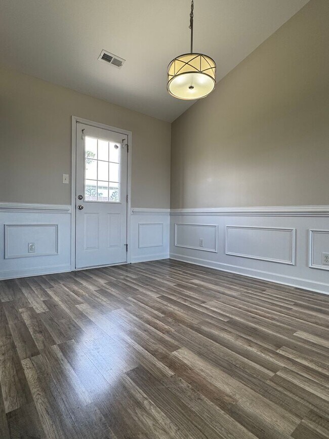 Building Photo - Sensational in Sagewood!