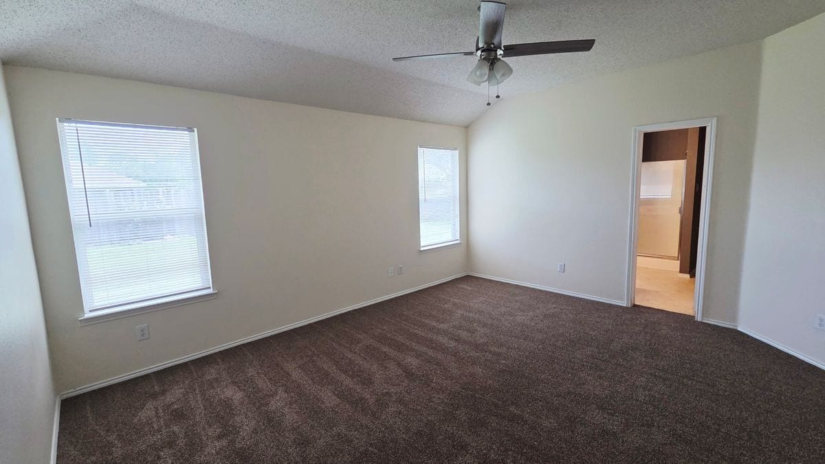 Building Photo - 9821 Pierce Dr