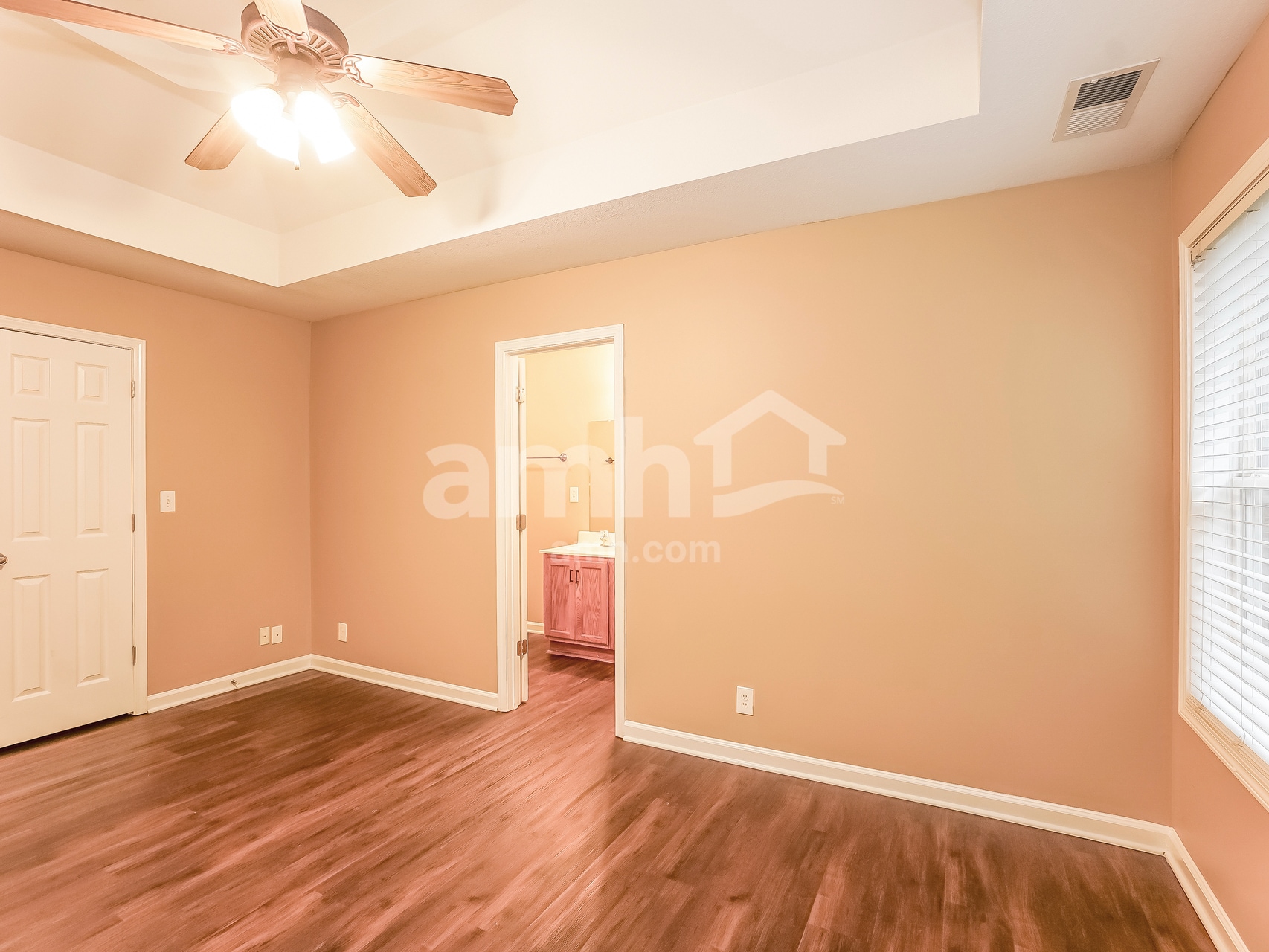 Building Photo - 1006 Hendricks Ct