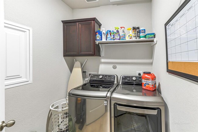 Building Photo - 24622 Royal Pike Dr
