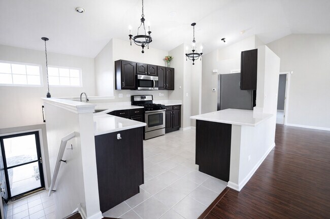 Building Photo - 1084 Park Hill Cir