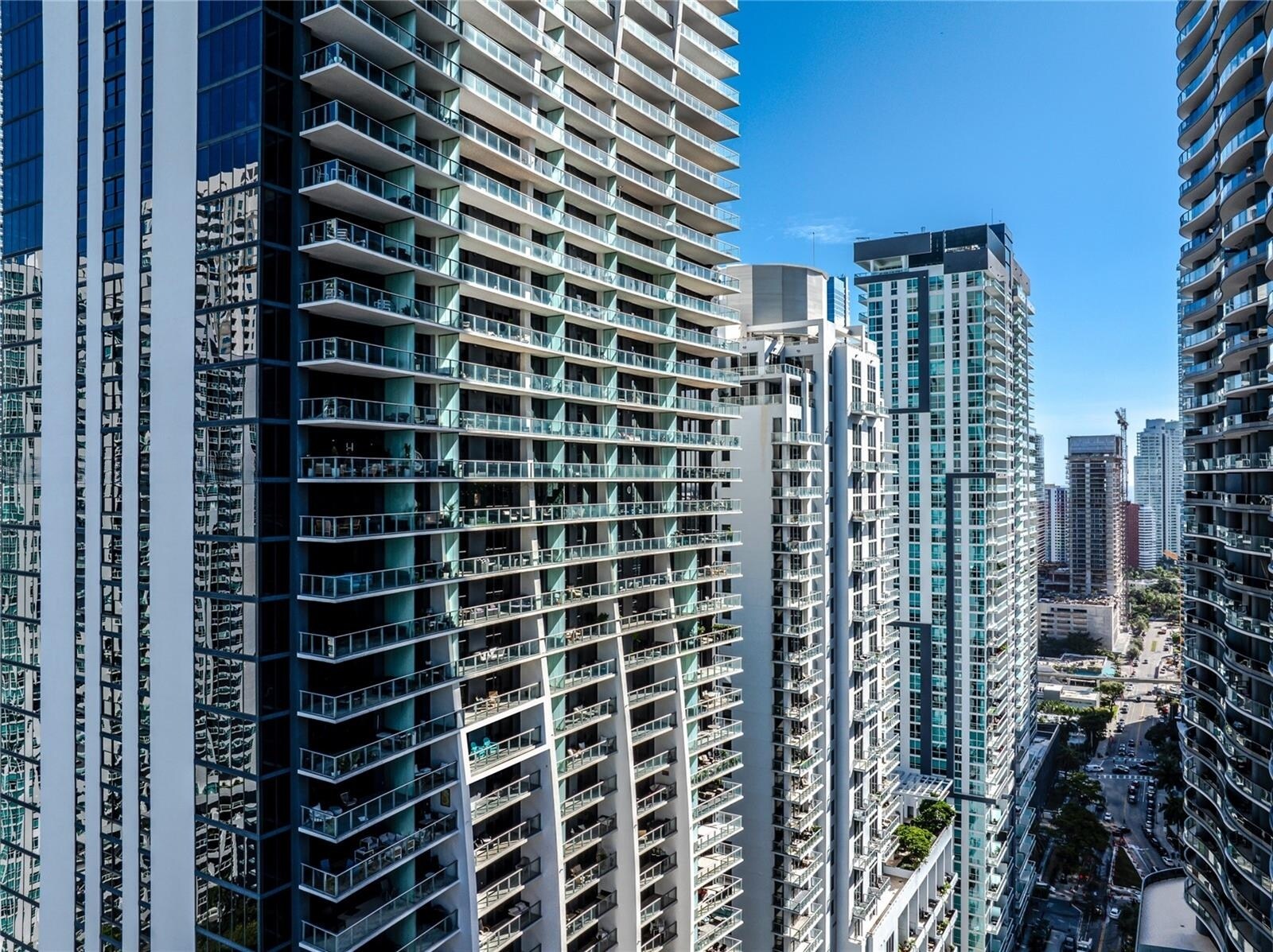 Building Photo - 1010 Brickell Ave