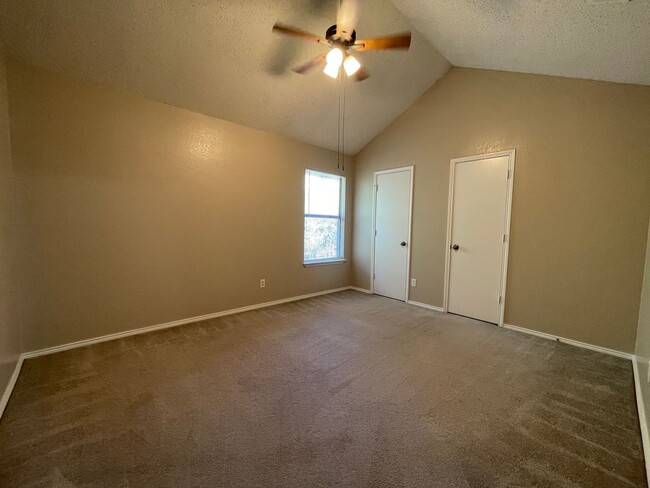 Building Photo - WINTER MOVE-IN SPECIALS - AVAILABLE NOW - ...