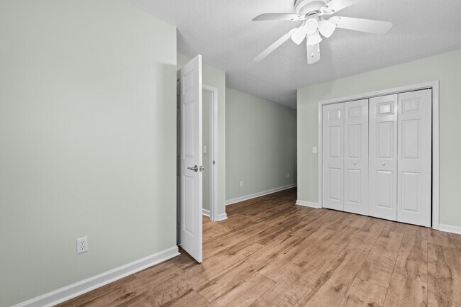 Building Photo - 311 S Willow Dr