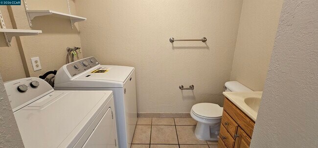 Building Photo - 2828 Royal Ann Ln