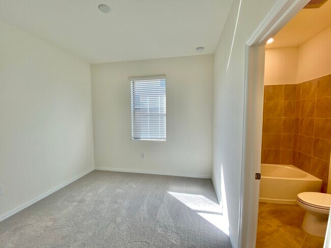 Building Photo - 14561 Monrovia Ln
