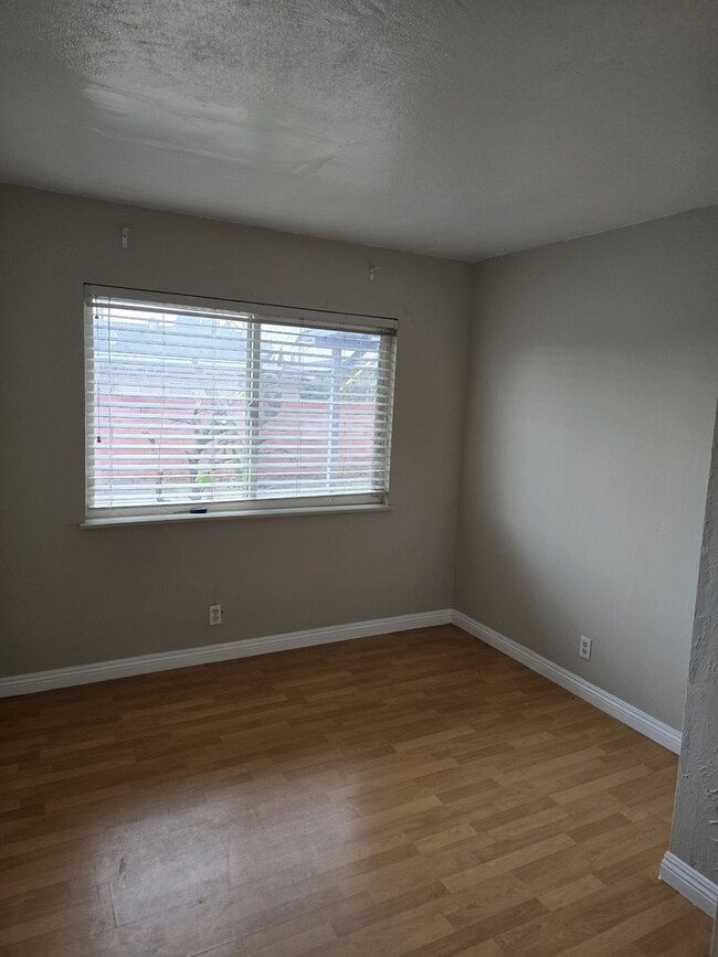 Building Photo - Spacious Rental In Garden Grove