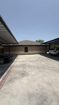 Building Photo - 13 Earth Ln