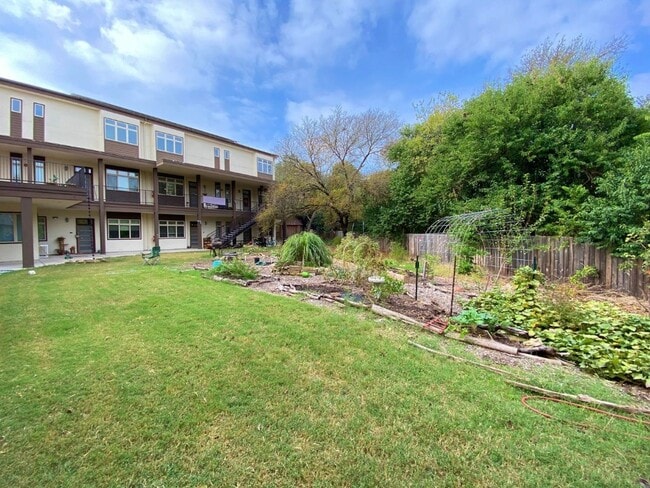 Building Photo - 6700 Menchaca Rd