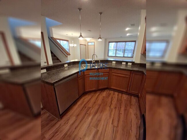 Building Photo - Woodbury 3 BR /2 BA Pet friendly Townhouse...