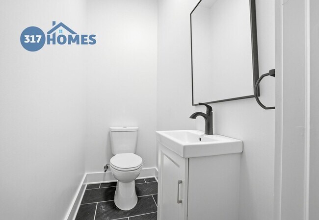 Building Photo - Spacious Four Bedroom Townhome with Main Level Suite in Holy Cross