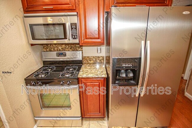 Building Photo - 1316 Desierto Azul Dr