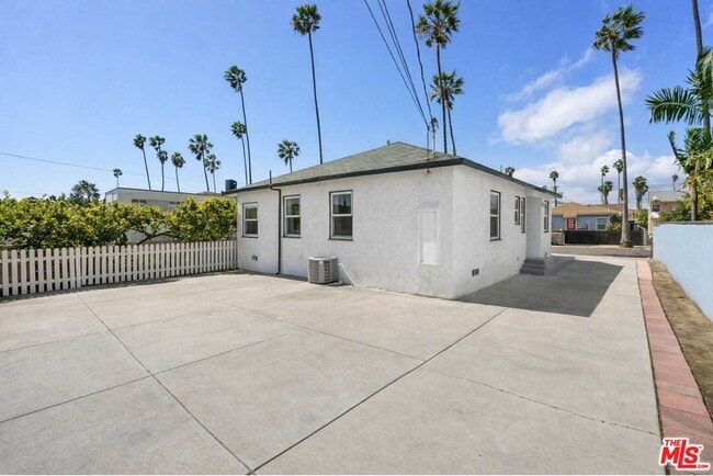 Building Photo - 1444 Meadowbrook Ave