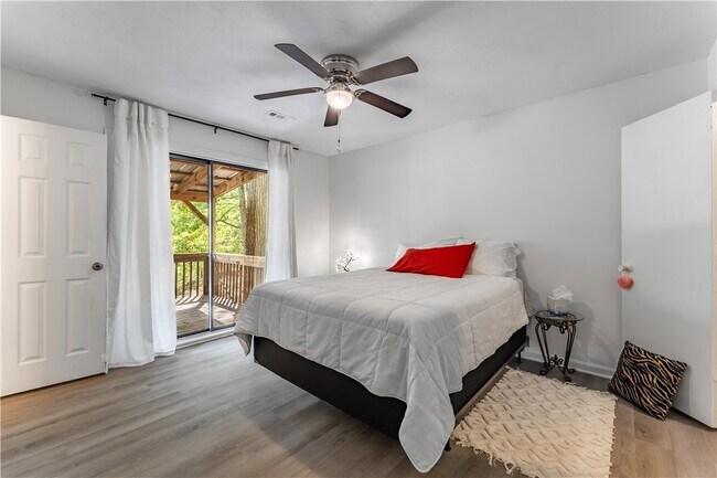 Building Photo - 10984 Tony Mountain Rd