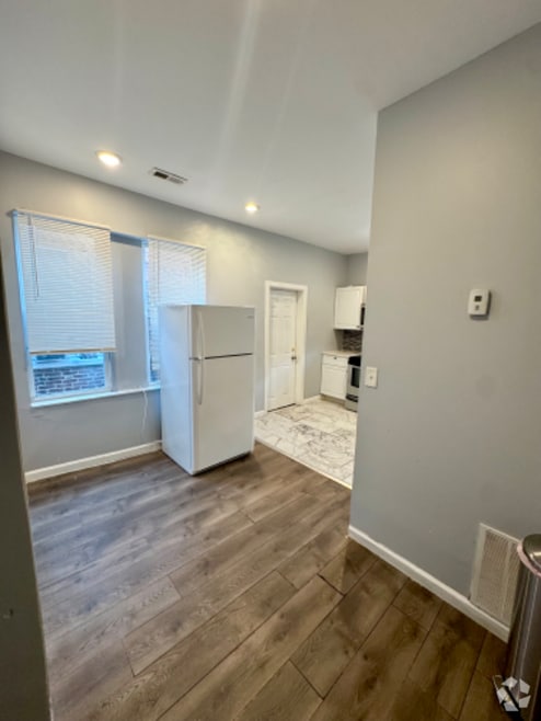 Building Photo - 721 S 56th St