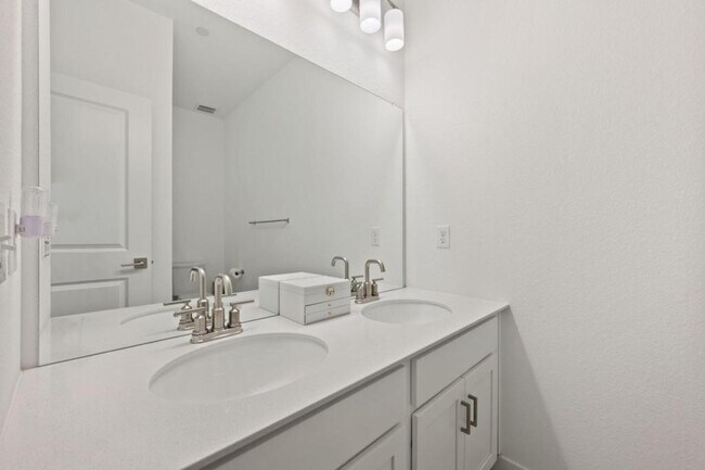 Building Photo - 748 Silver Maple Ln