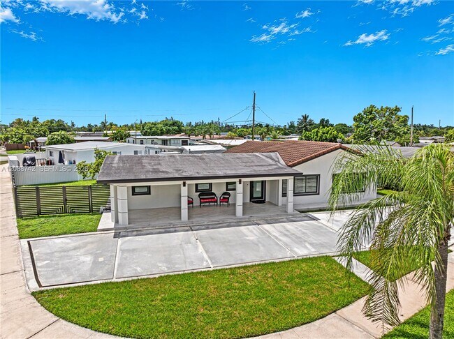 Building Photo - 11300 SW 43rd St