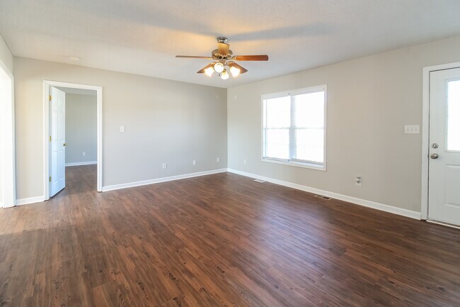 Building Photo - 12 Buck Forest Ln