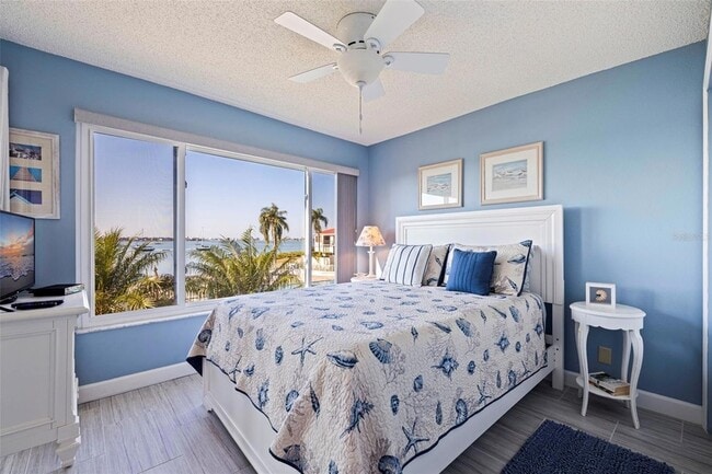 Building Photo - 6365 Bahia Del Mar Blvd S