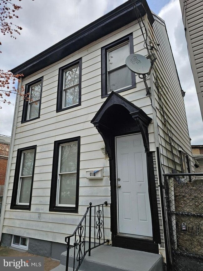 Building Photo - 118 Second St-118