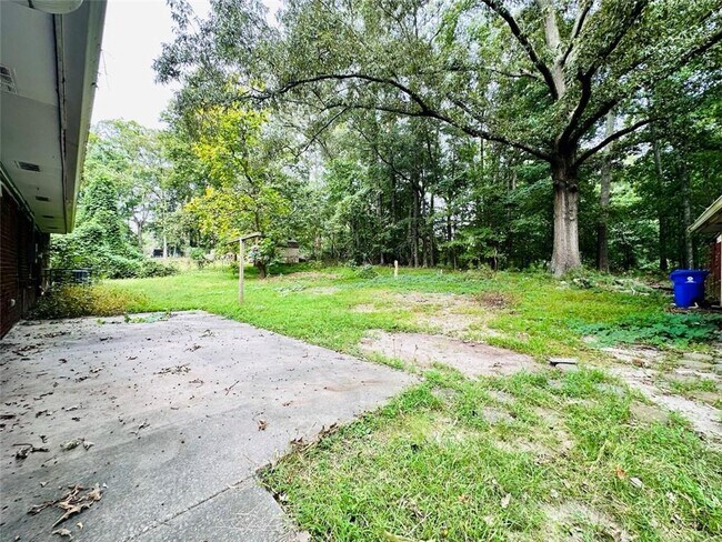 Building Photo - 6150 Mallory Rd