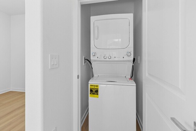 Building Photo - Modern Comfort & Style in Prime Ontario Location