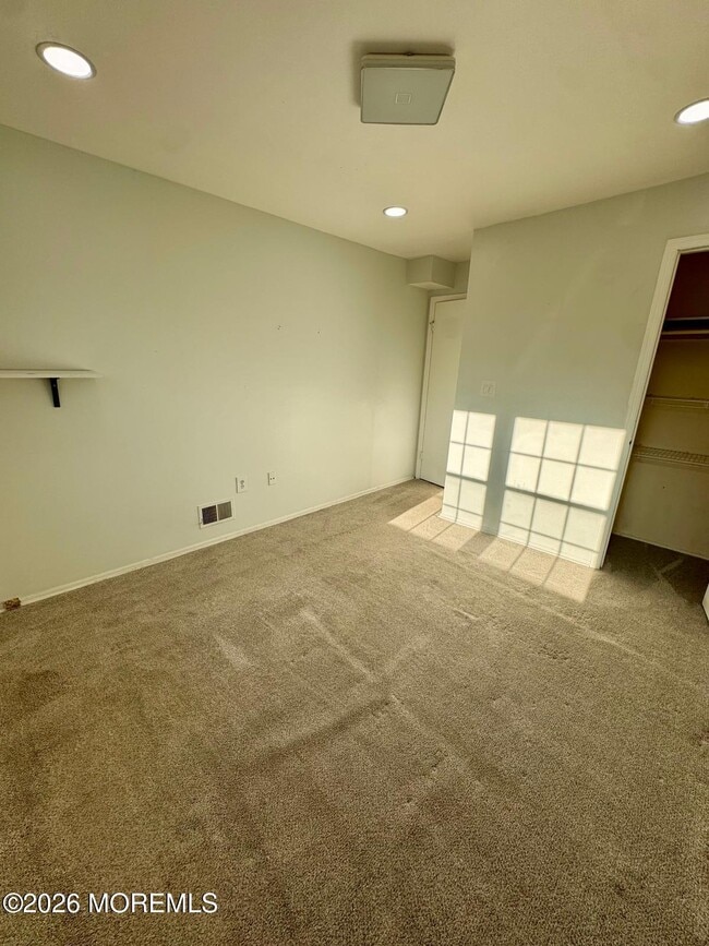 Building Photo - 1202 Green Hollow Dr