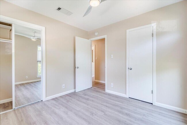 Building Photo - 3105 Steck Ave
