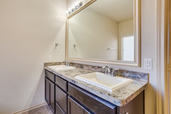 Building Photo - 4013 Lazy River Ranch Rd