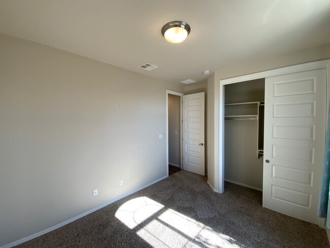 Building Photo - 4 Bedroom Single Story Home Available Near...