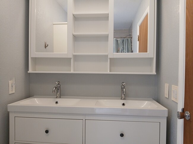 Building Photo - 5682 45th Ave N