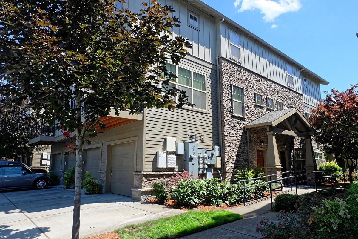 Building Photo - 618 NE Garswood Ln