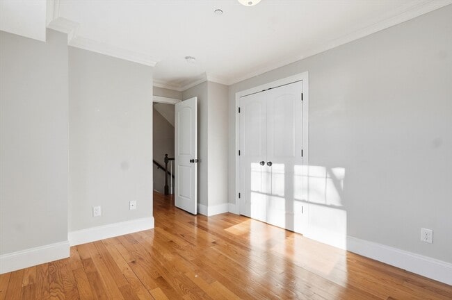 Building Photo - 597 Sea St