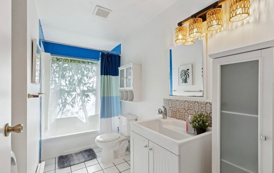 Bathroom - 1614 Groves Ave NW