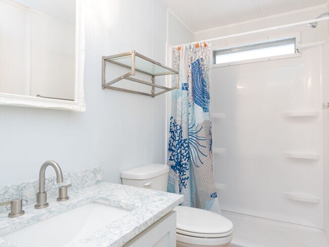 Building Photo - Venice Isle Double-wide 2/2 Unfurnished Ho...