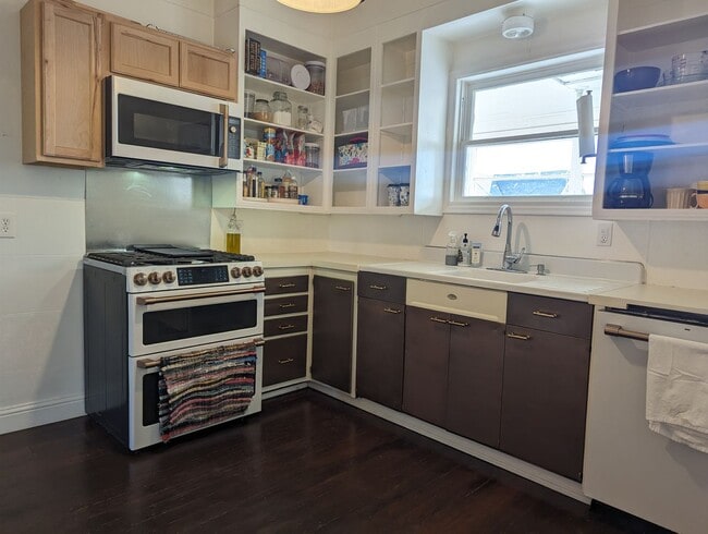 Building Photo - Stunning Remodeled Juliaetta Farm House