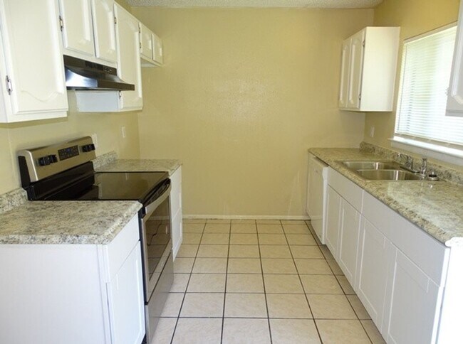 Building Photo - 9122 Ocean Gate St