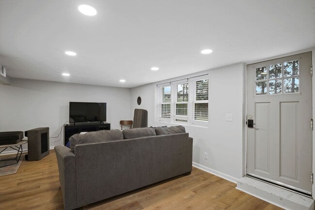 Building Photo - 3BR Aksarben- walking distance UNO, Availa...