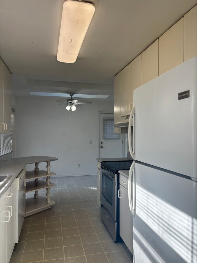 Building Photo - 6506 Putnam Rd