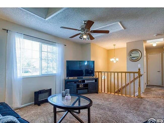 Building Photo - Students Welcome! 4 Bedroom 2 bath split level home - Available in June!