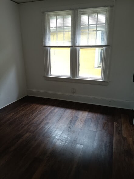 Building Photo - 1552 Lewis St